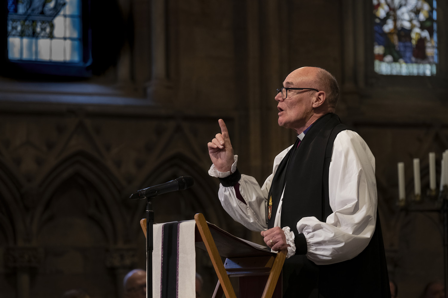 image of Bishop Geoff Annas preaching